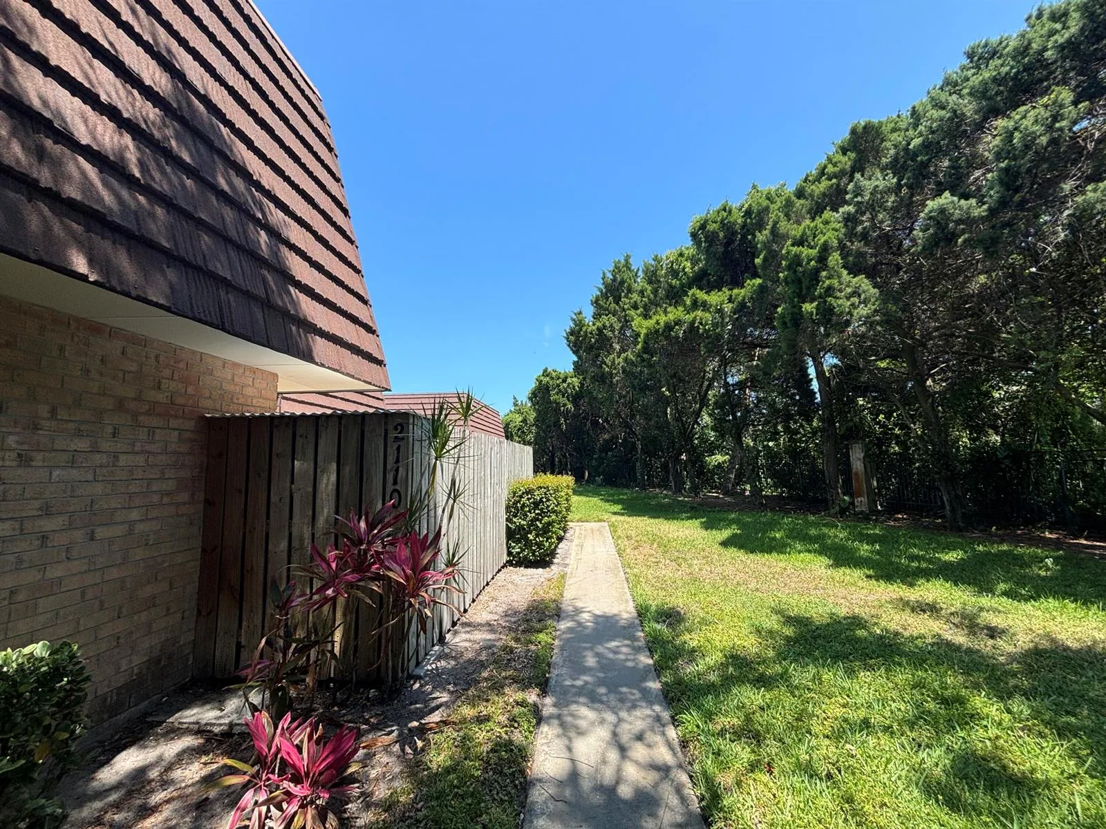 2110 21st Lane, Palm Beach Gardens, FL 33418 photo 3