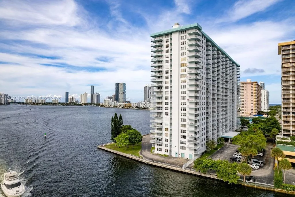 301 174th St # L05, Sunny Isles Beach, FL 33160 photo 2