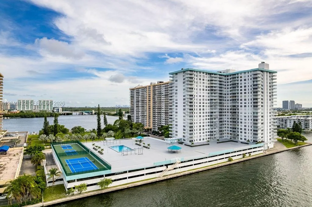 301 174th St # L05, Sunny Isles Beach, FL 33160 photo 4