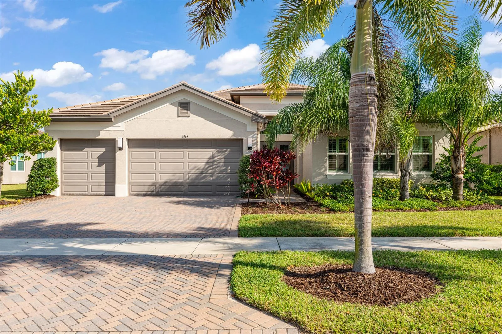 11965 SW SANDY BAY Circle, Port St. Lucie, FL 34987 photo 2