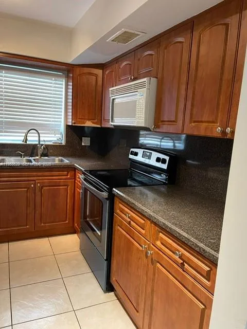 7670 SW 82nd St # H113, Miami, FL 33143 photo 5