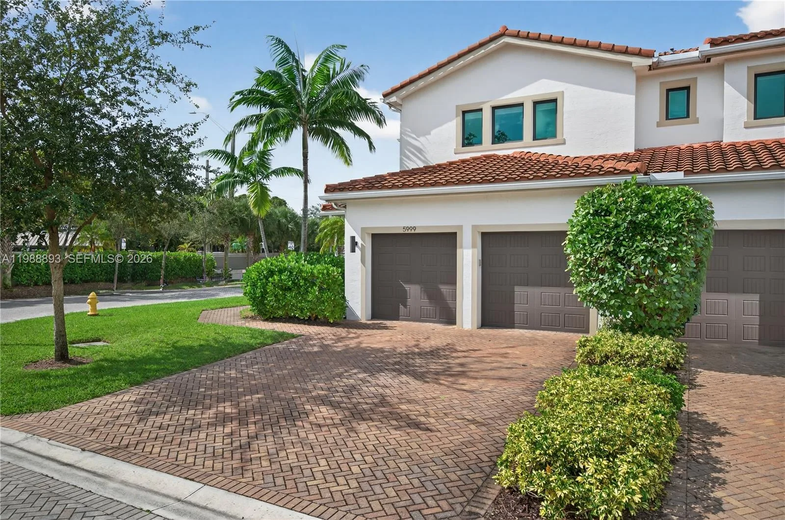 5999 E Brookfield Cir E, Hollywood, FL 33312