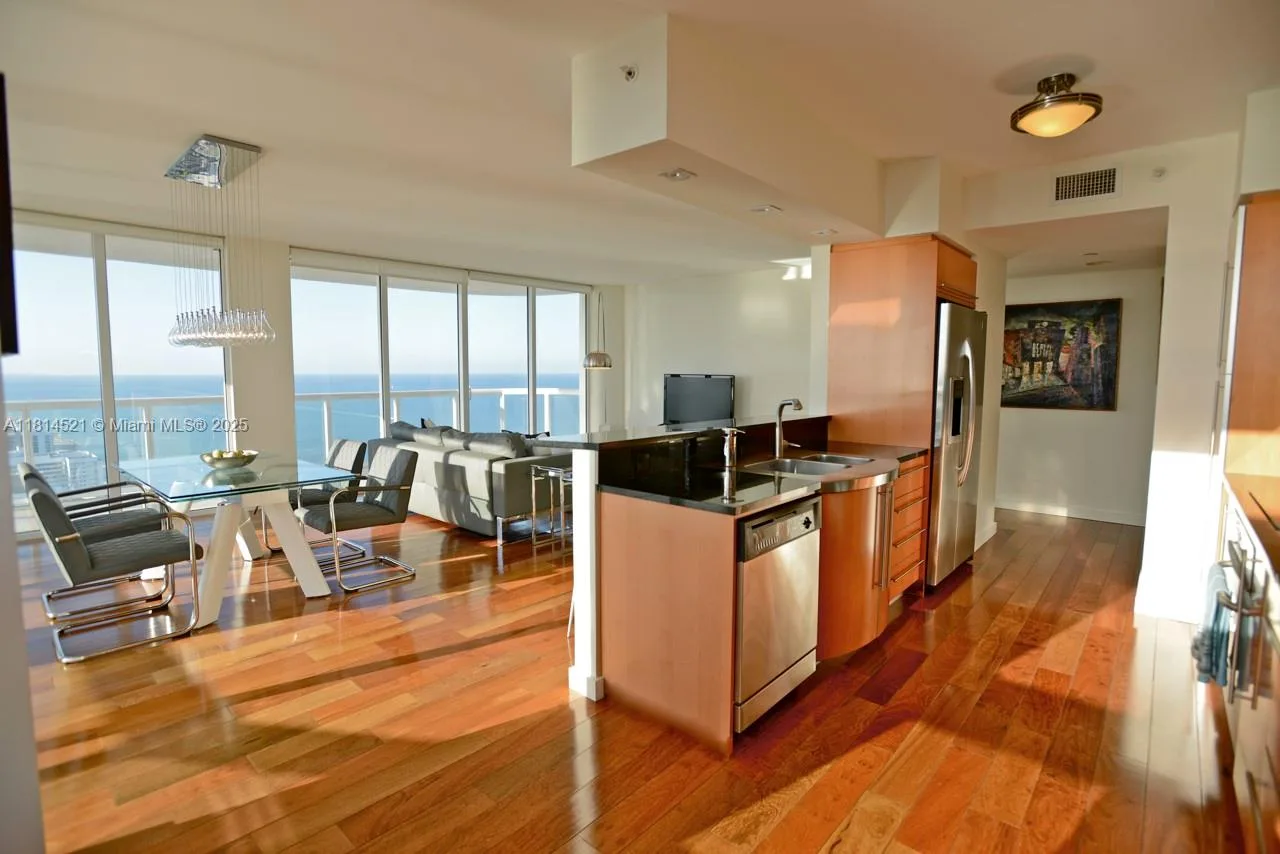 6365 Collins Ave # 3908, Miami Beach, FL 33141