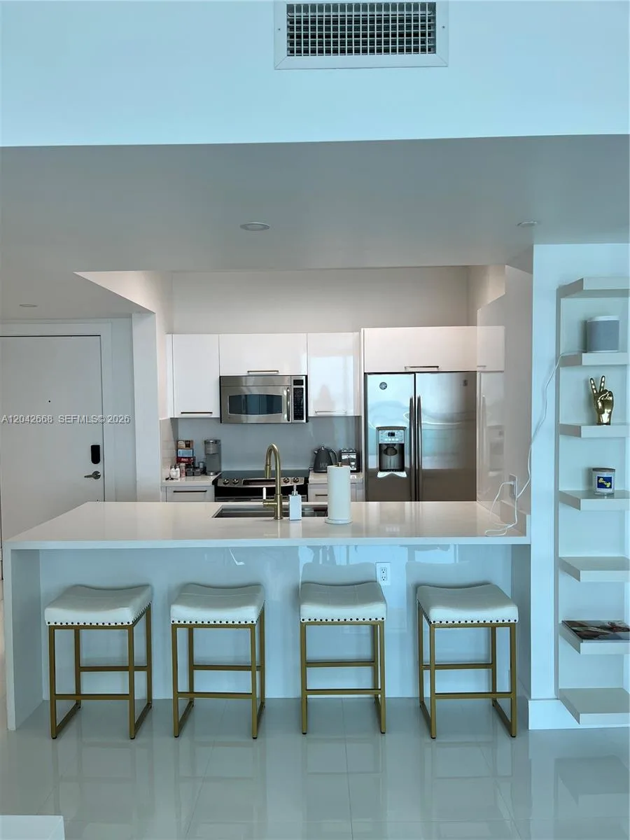 951 Brickell Ave # 2704, Miami, FL 33131 photo 3