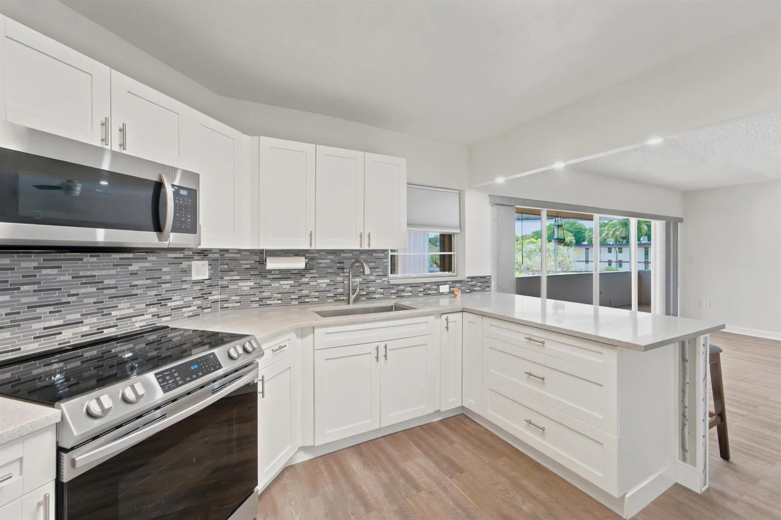 4 GREENWAY Village N # 203, Royal Palm Beach, FL 33411
