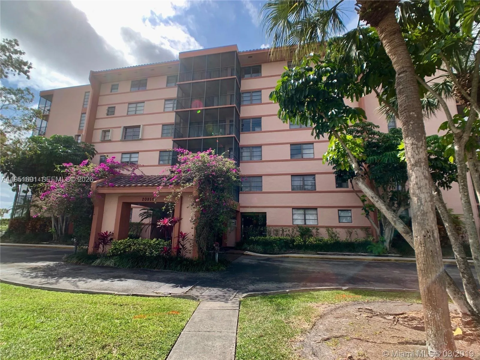 20840 San Simeon Way # 702, Miami, FL 33179