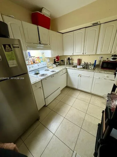 3700 NW 21st St # 410, Lauderdale Lakes, FL 33311