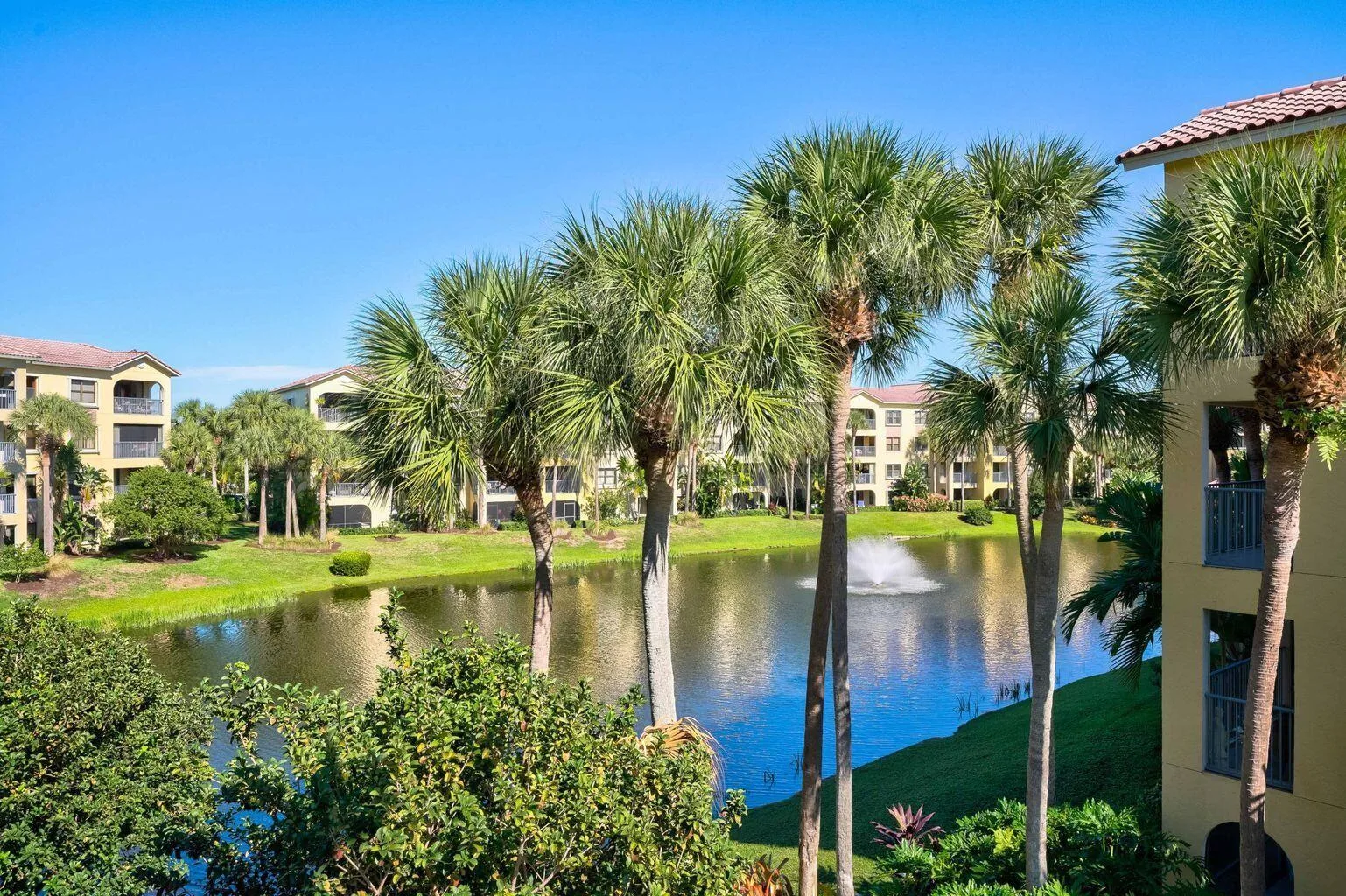 300 Uno Lago Drive # 305, Juno Beach, FL 33408