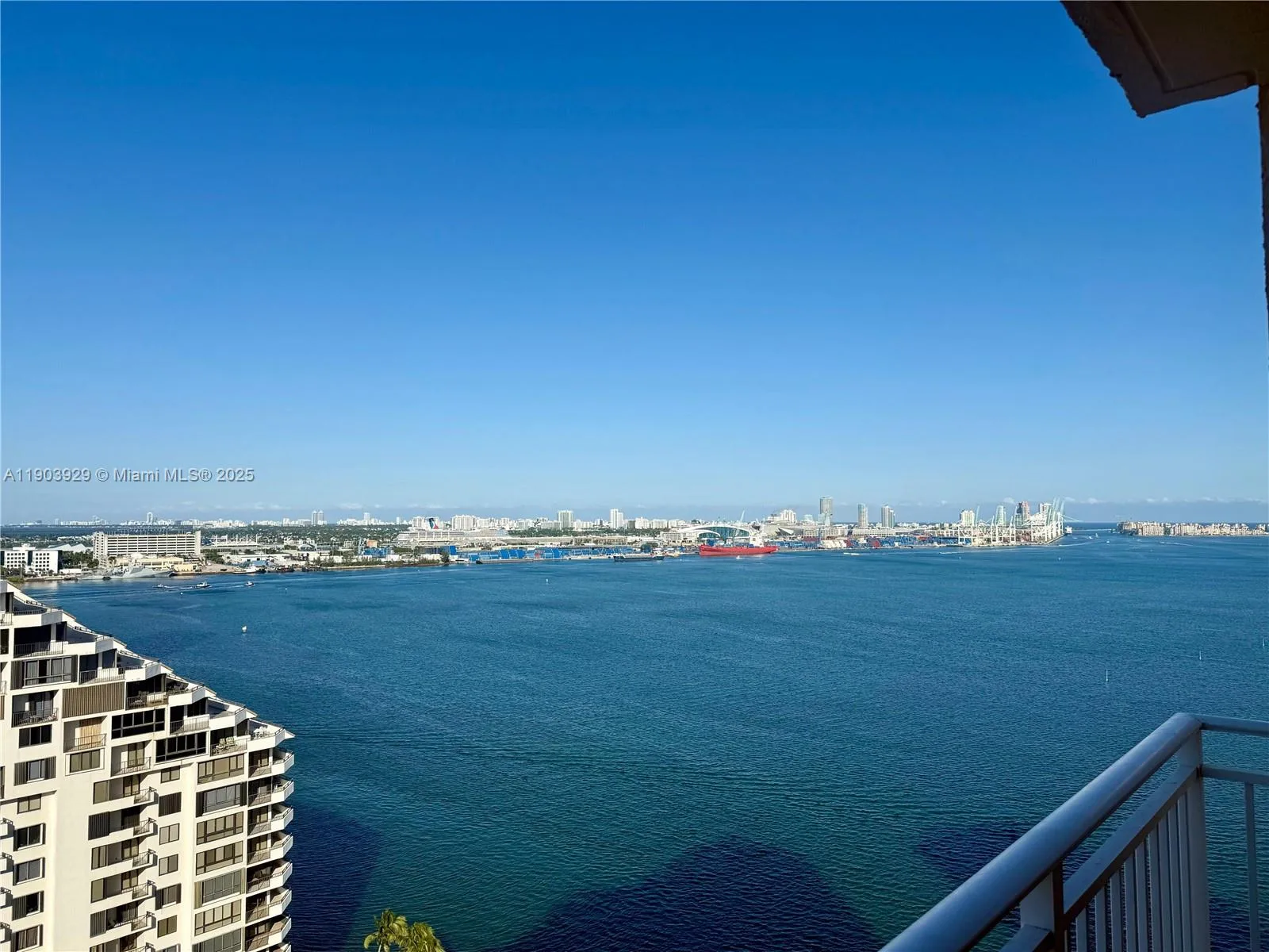770 Claughton Island Dr # PH-21, Miami, FL 33131