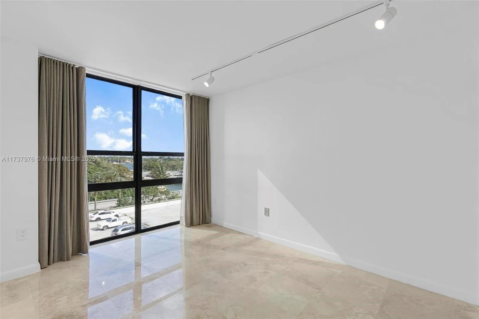 600 NE 36th St # 414, Miami, FL 33137 photo 11