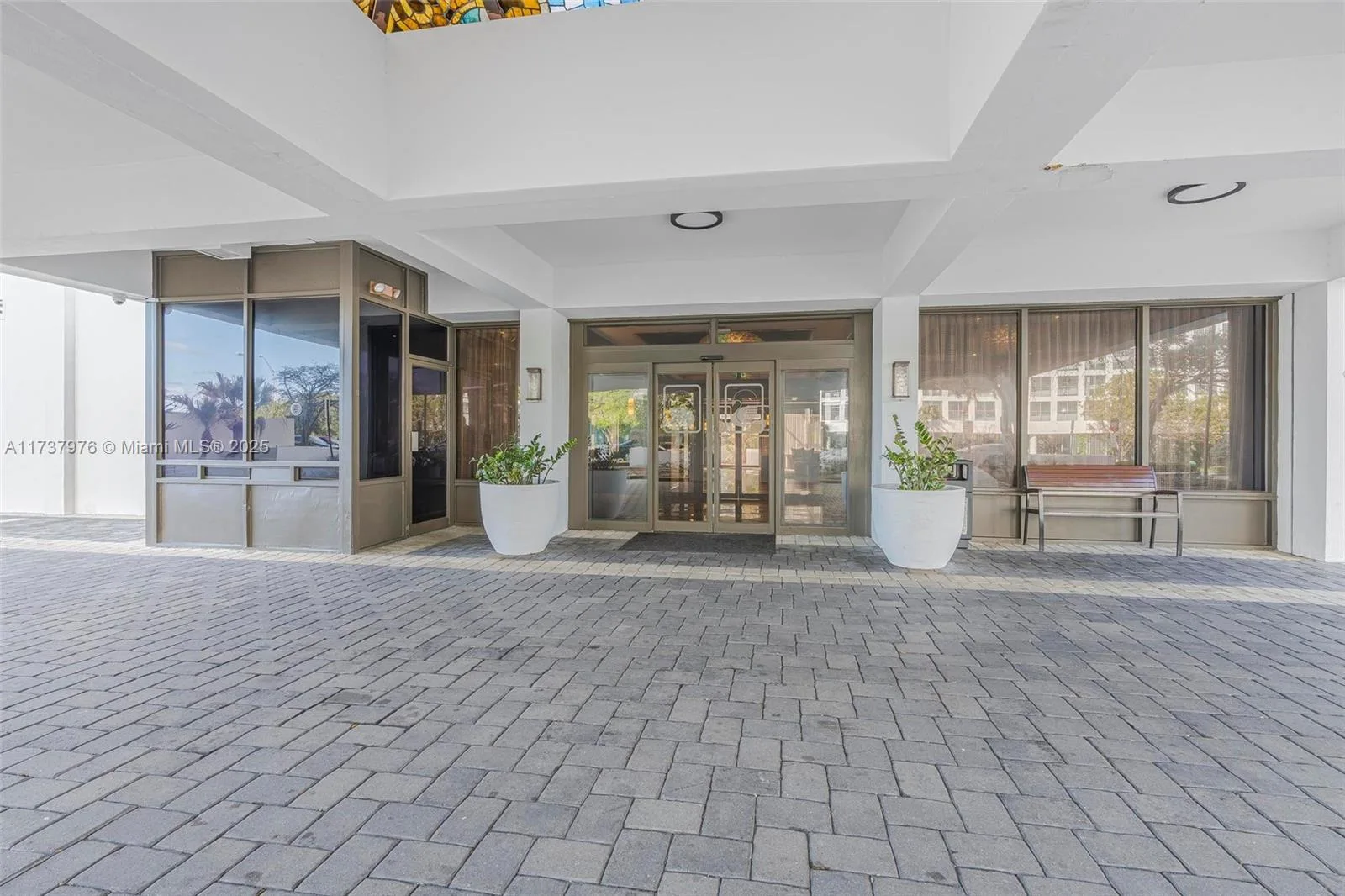 600 NE 36th St # 414, Miami, FL 33137 photo 2