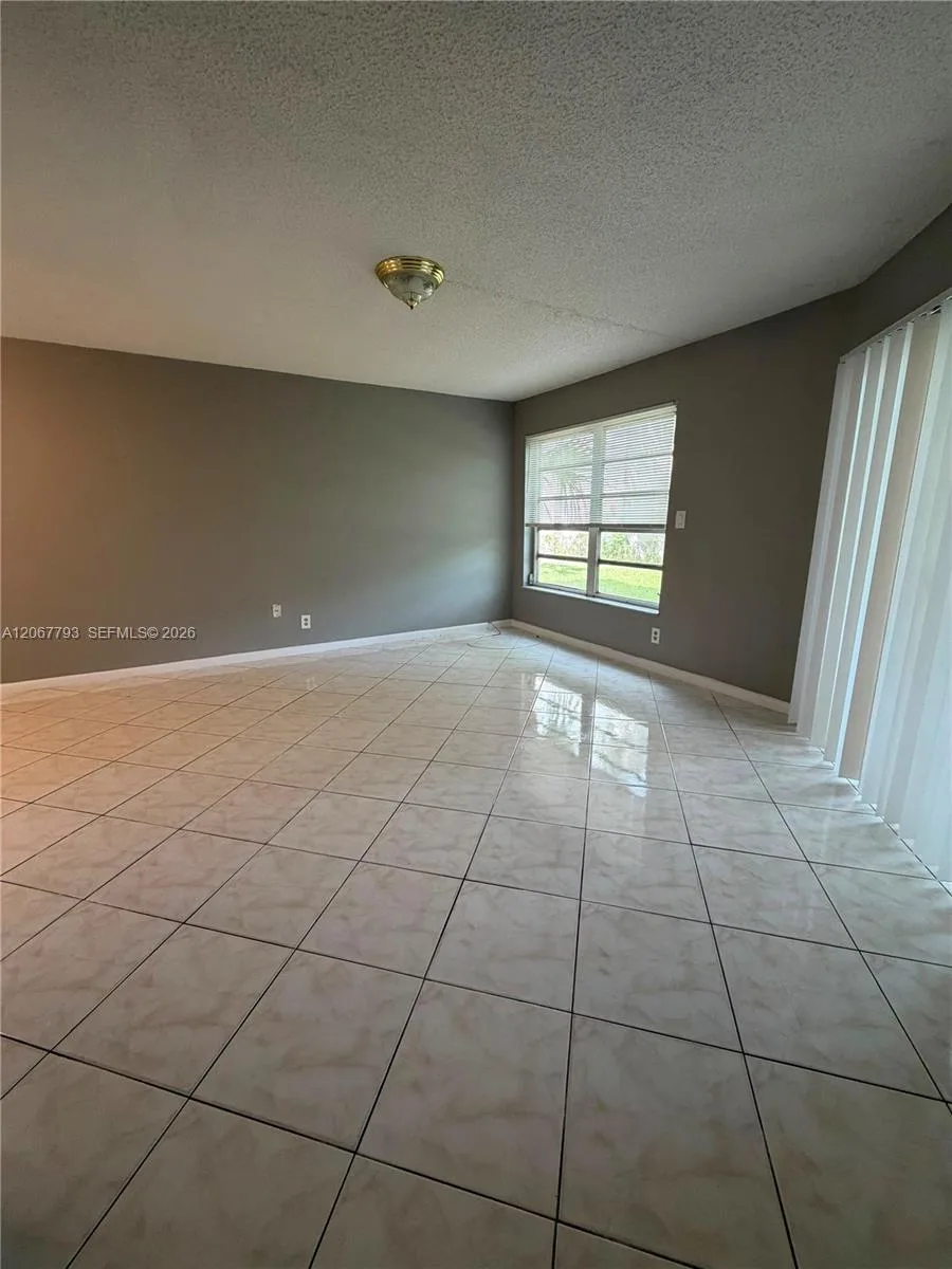 3100 Riverside Dr # 104, Coral Springs, FL 33065