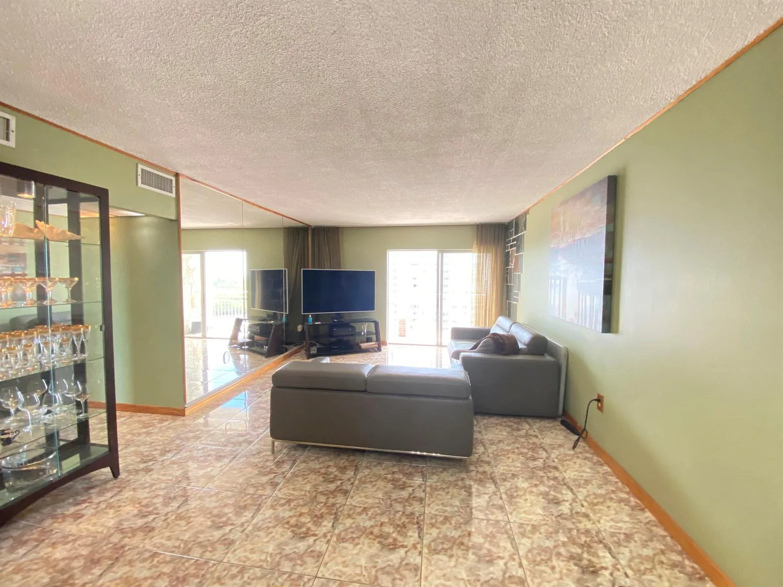 400 Kings Point Drive # 1423, Sunny Isles Beach, FL 33160