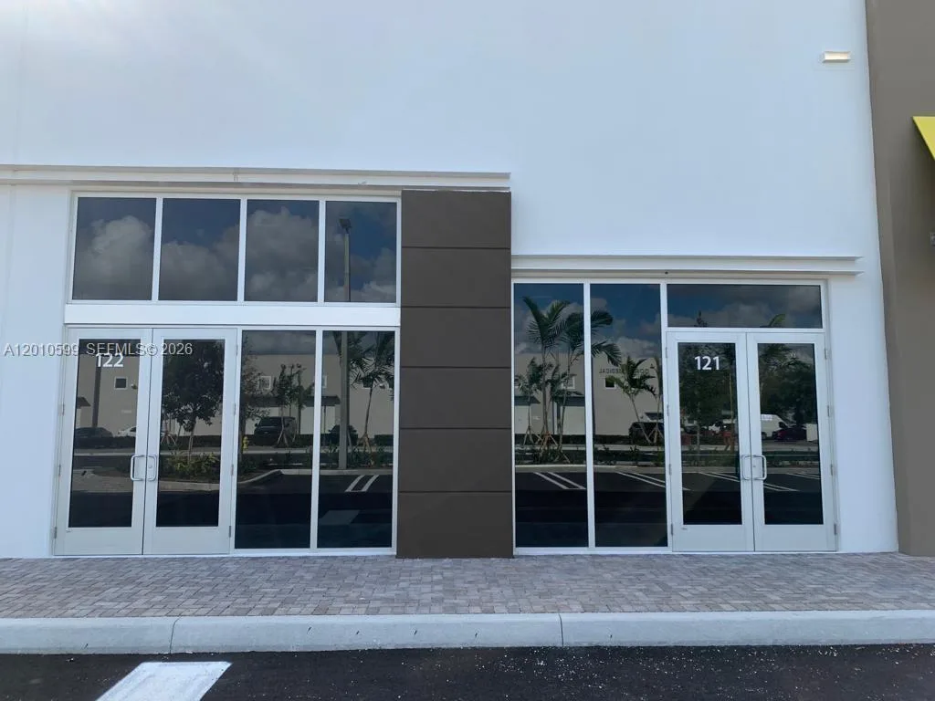 10890 NW 17th St # 121, Sweetwater, FL 33172