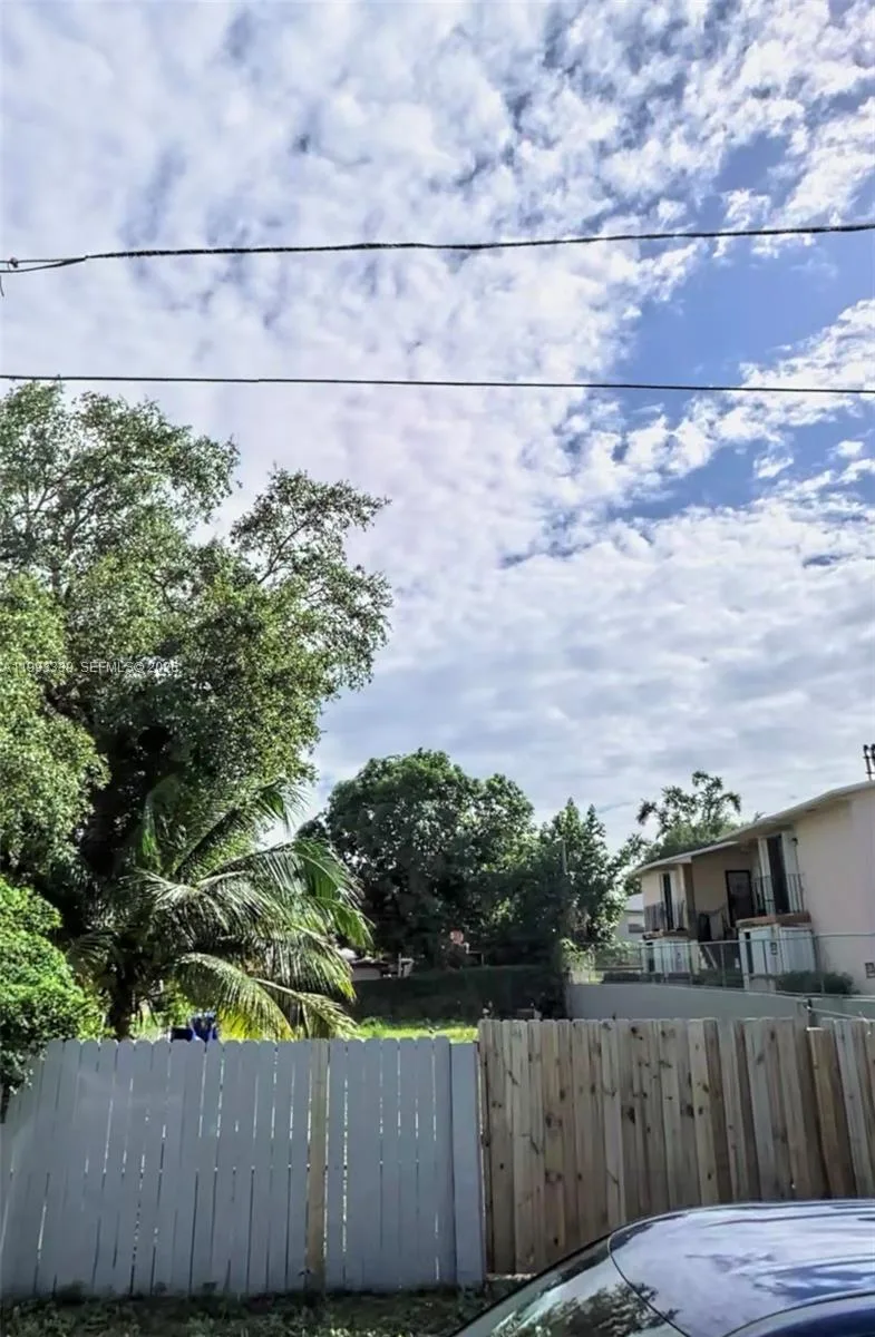 542 SW 2nd St, Miami, FL 33130