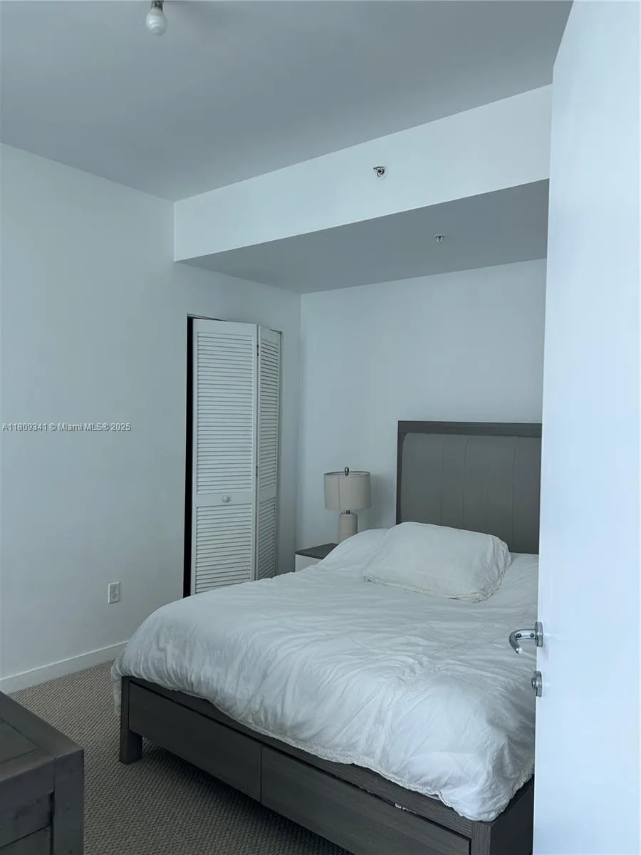 300 S Biscayne Blvd # T-2011, Miami, FL 33131