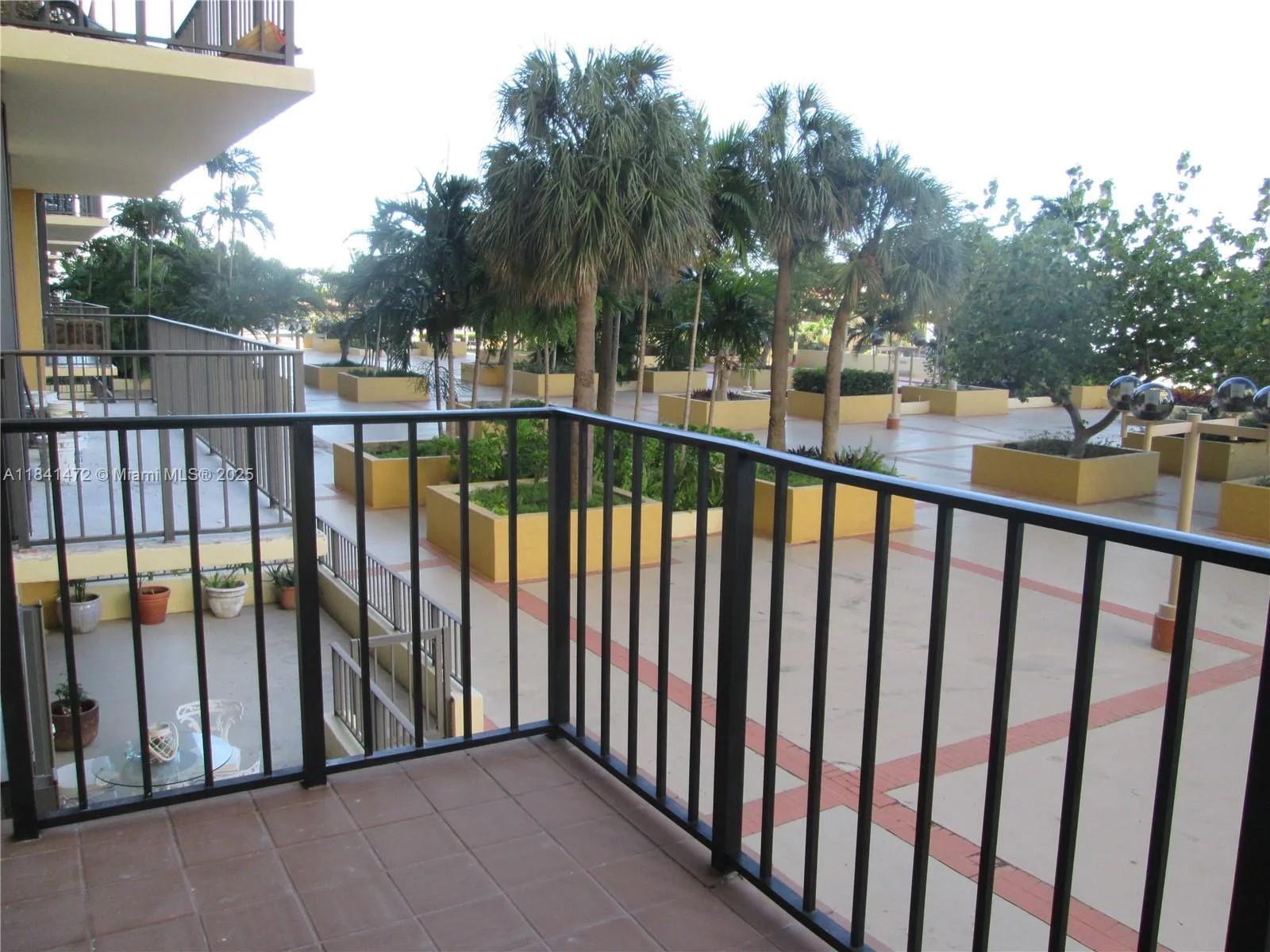 290 174th St # 408, Sunny Isles Beach, FL 33160 photo 2