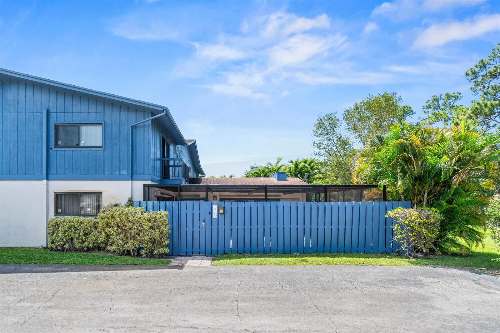 4585 Holly Lake Drive, Lake Worth, FL 33463