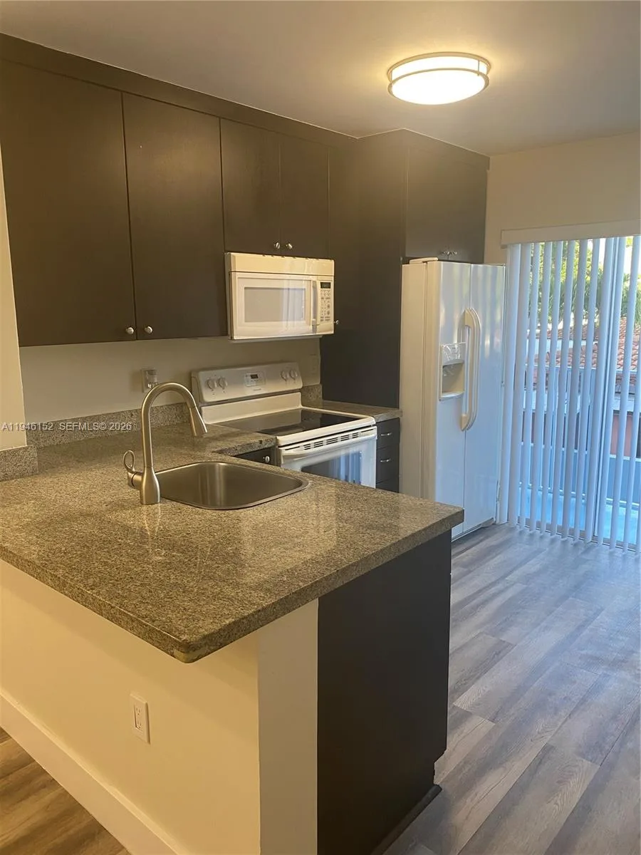 2575 SW 27th Ave # 212, Coconut Grove, FL 33133 photo 3