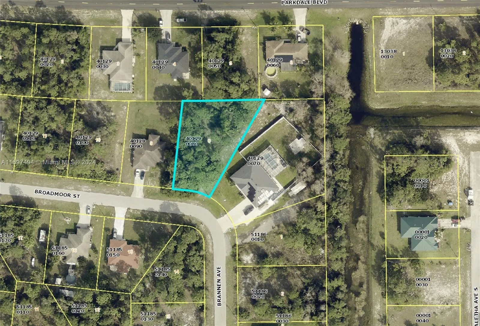 439 Broadmoor St, Lehigh Acres, FL 33974