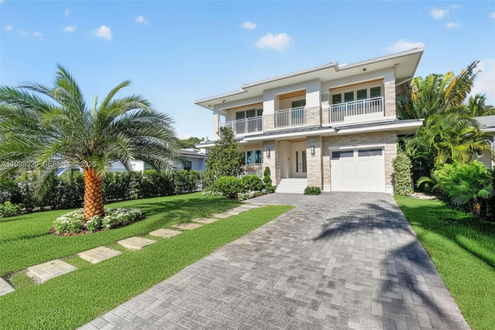 1017 S Palmway, Lake Worth, FL 33460