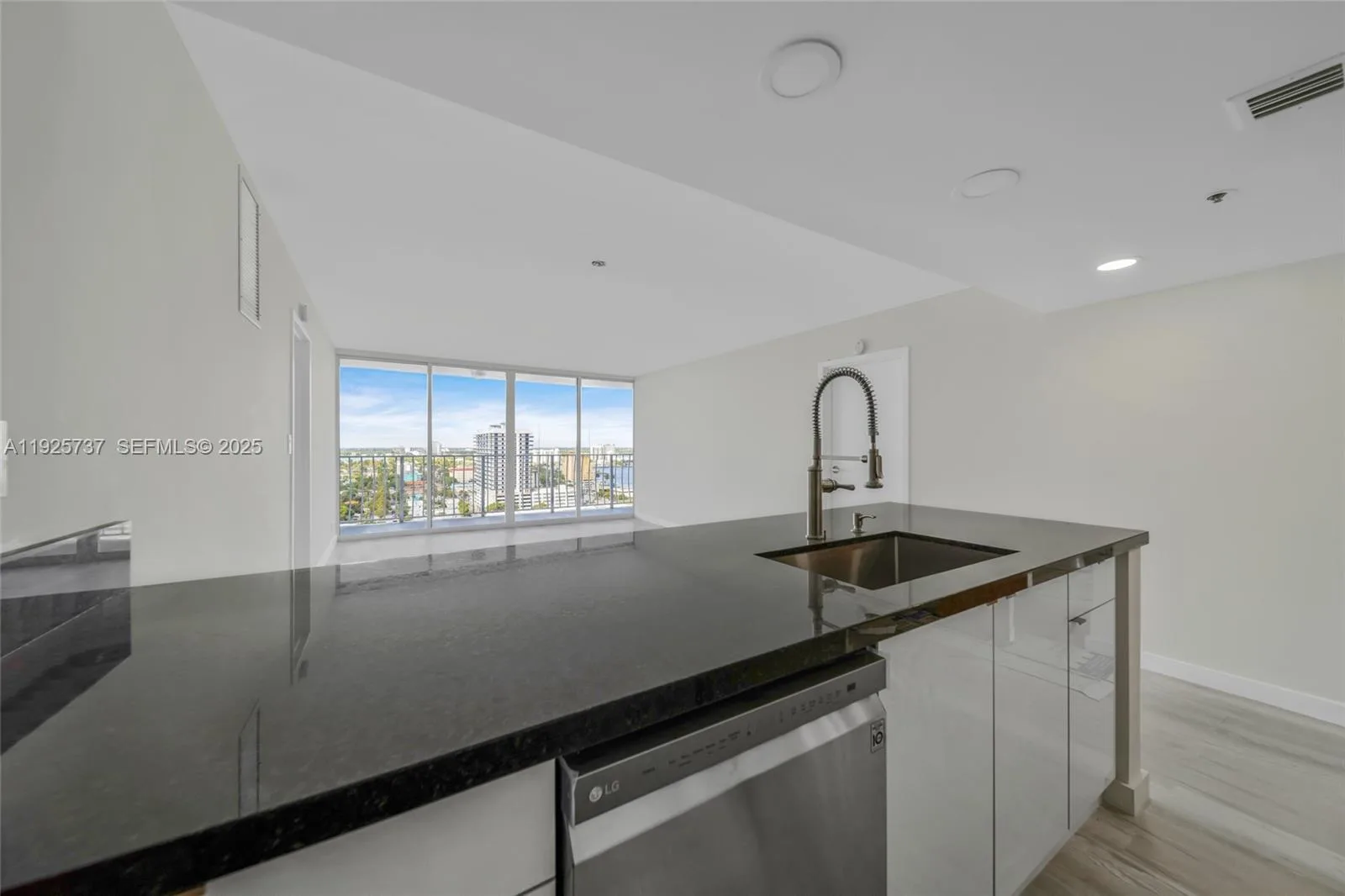 7601 E Treasure Dr # 2103, North Bay Village, FL 33141 photo 7