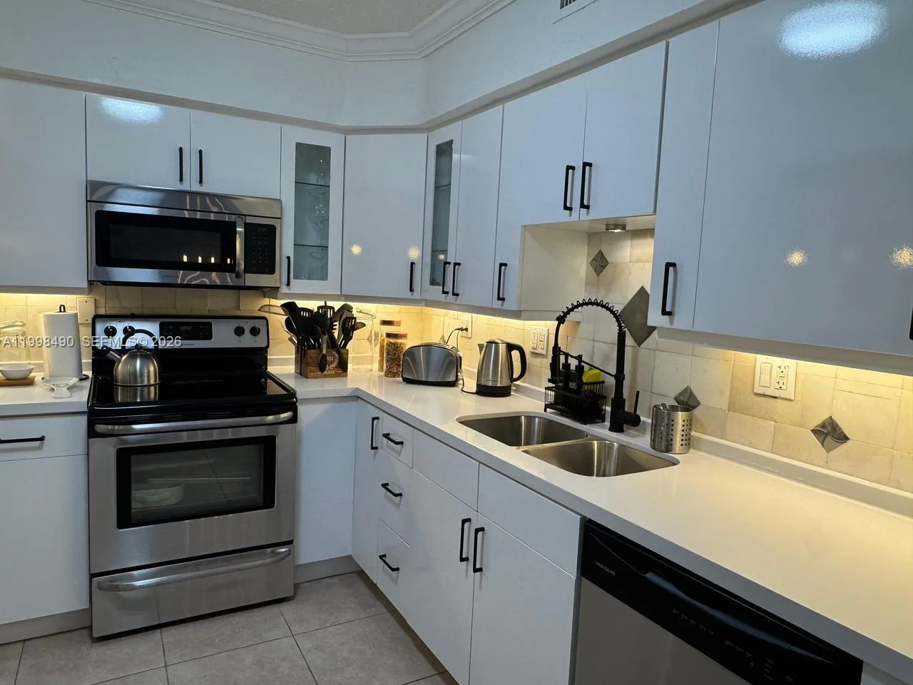 3600 Mystic Pointe Dr # 910, Aventura, FL 33180 photo 5