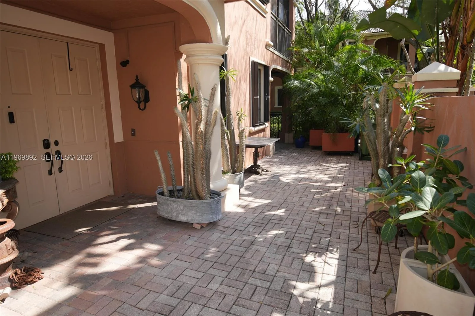 2706 Kinsington Cir # 23-2, Weston, FL 33332