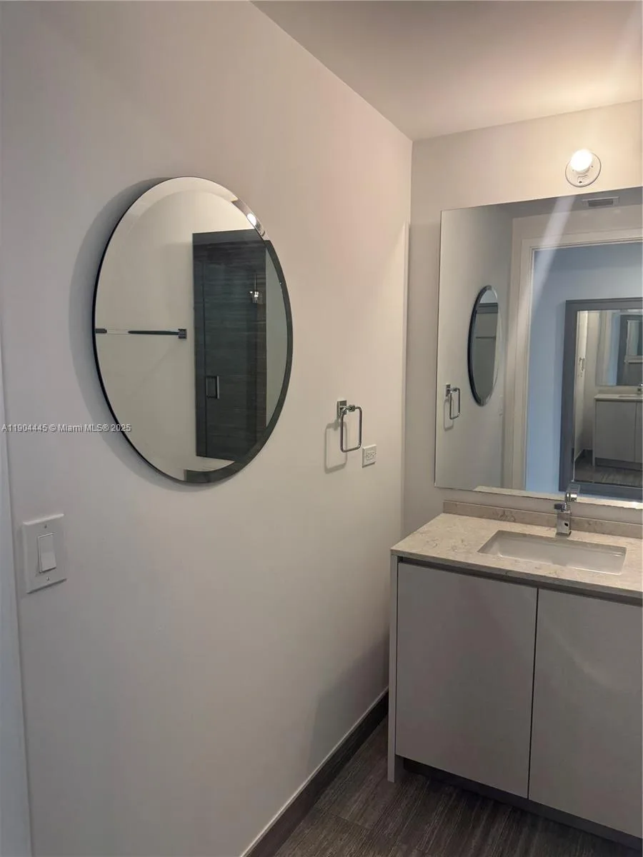 1010 Brickell Ave # 2510, Miami, FL 33131 photo 10