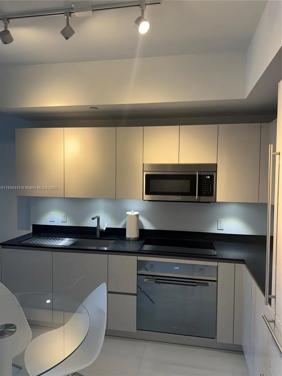 1010 Brickell Ave # 2510, Miami, FL 33131 photo 3