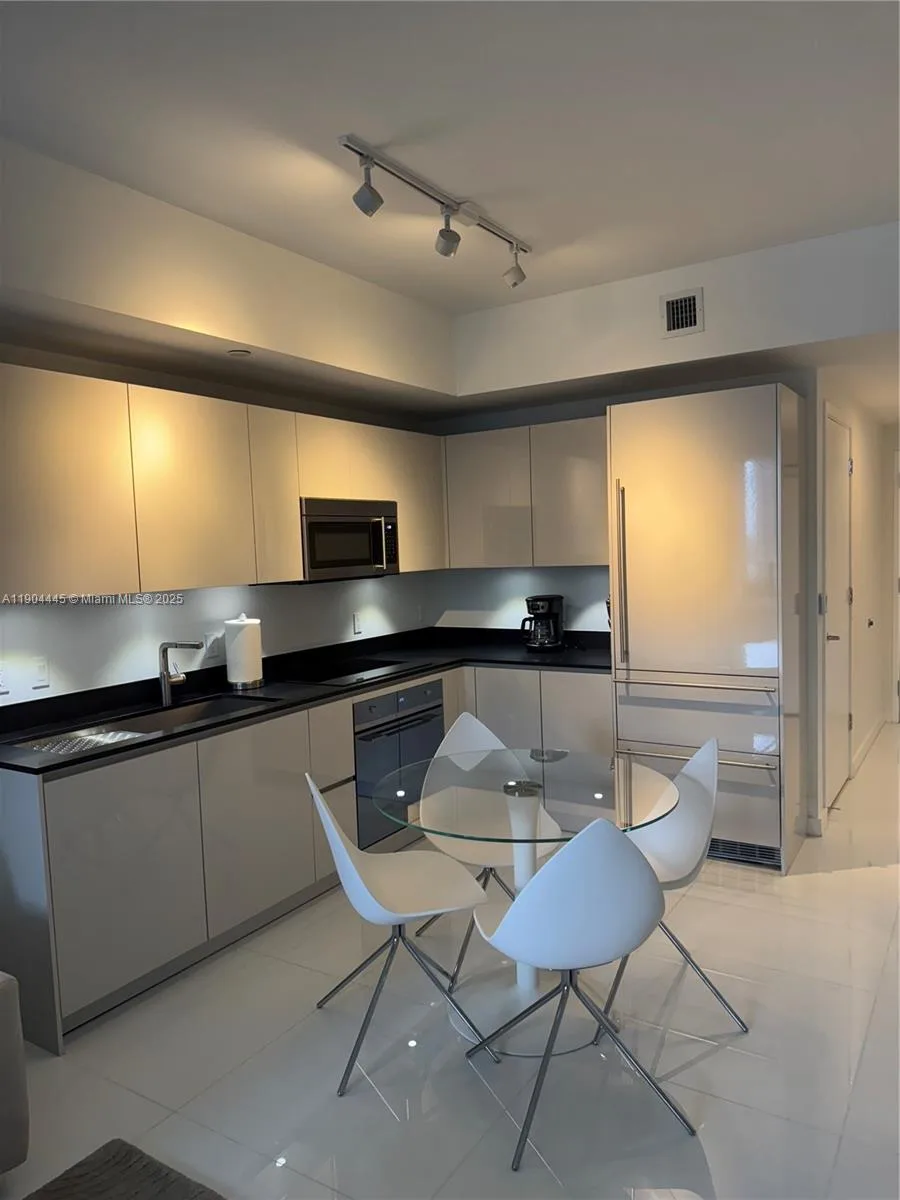 1010 Brickell Ave # 2510, Miami, FL 33131 photo 7