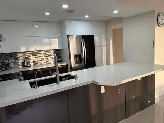 100 Bayview Dr # 904, Sunny Isles Beach, FL 33160 photo 5