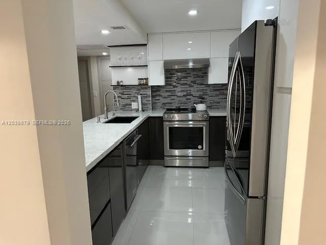 100 Bayview Dr # 904, Sunny Isles Beach, FL 33160 photo 6