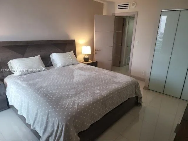 100 Bayview Dr # 904, Sunny Isles Beach, FL 33160 photo 9
