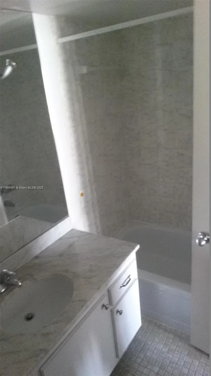 2750 NE 183rd St # 2305, Aventura, FL 33160 photo 4