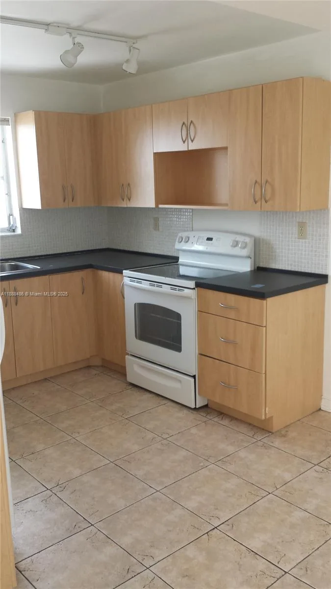 2750 NE 183rd St # 2305, Aventura, FL 33160 photo 8