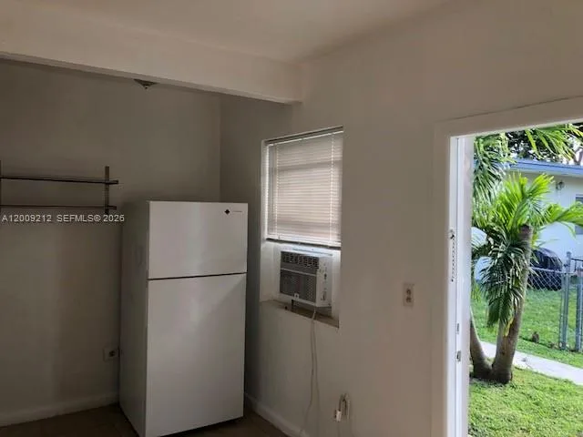 471 SW 10th St # 5, Miami, FL 33130