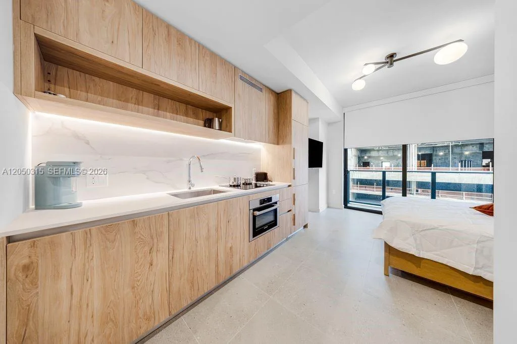 11 NE 6th St # 1106, Miami, FL 33132 photo 10