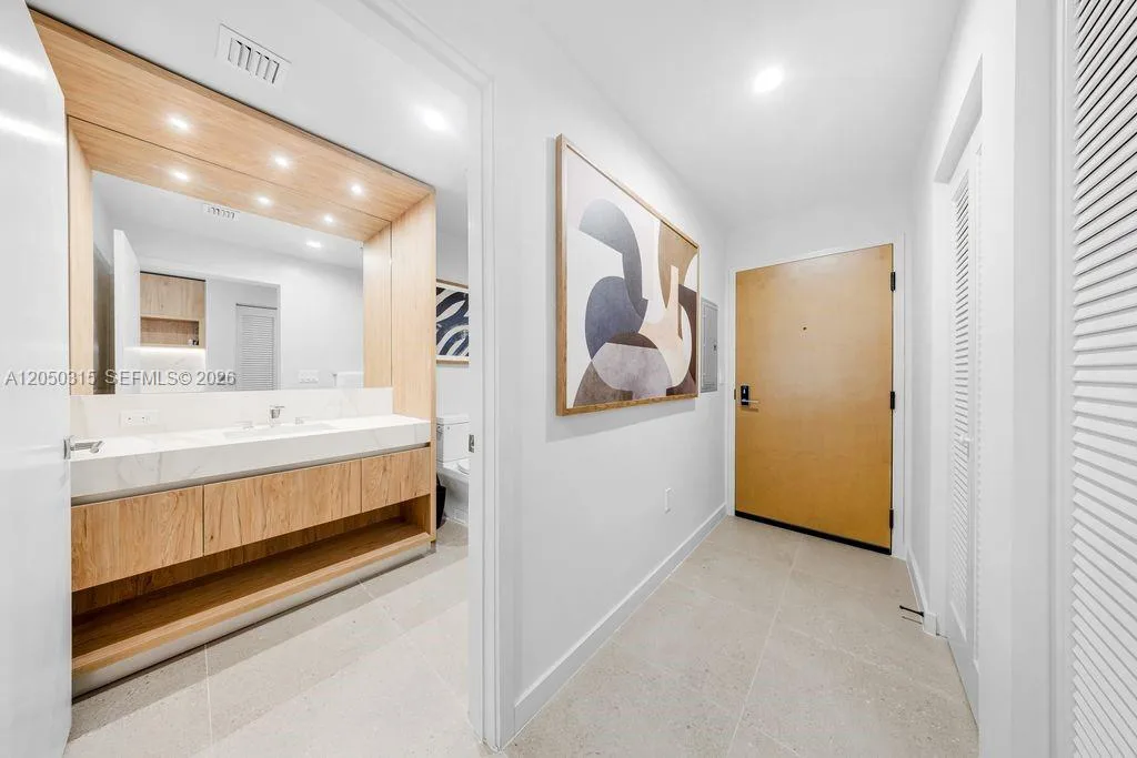 11 NE 6th St # 1106, Miami, FL 33132 photo 11