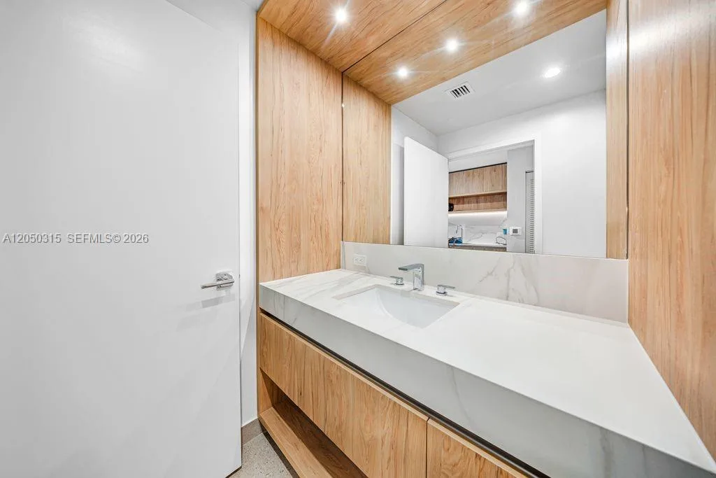 11 NE 6th St # 1106, Miami, FL 33132 photo 13