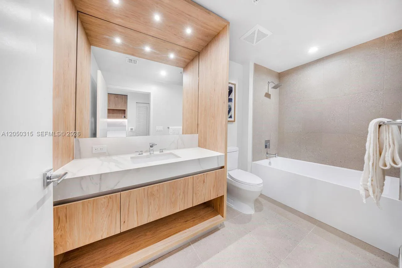 11 NE 6th St # 1106, Miami, FL 33132 photo 8