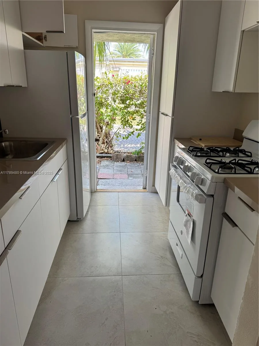 17051 NE 23rd Ave # 1J, North Miami Beach, FL 33160 photo 3