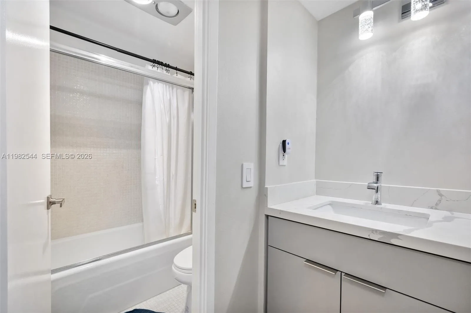 3731 N Country Club Dr # 521, Aventura, FL 33180 photo 12