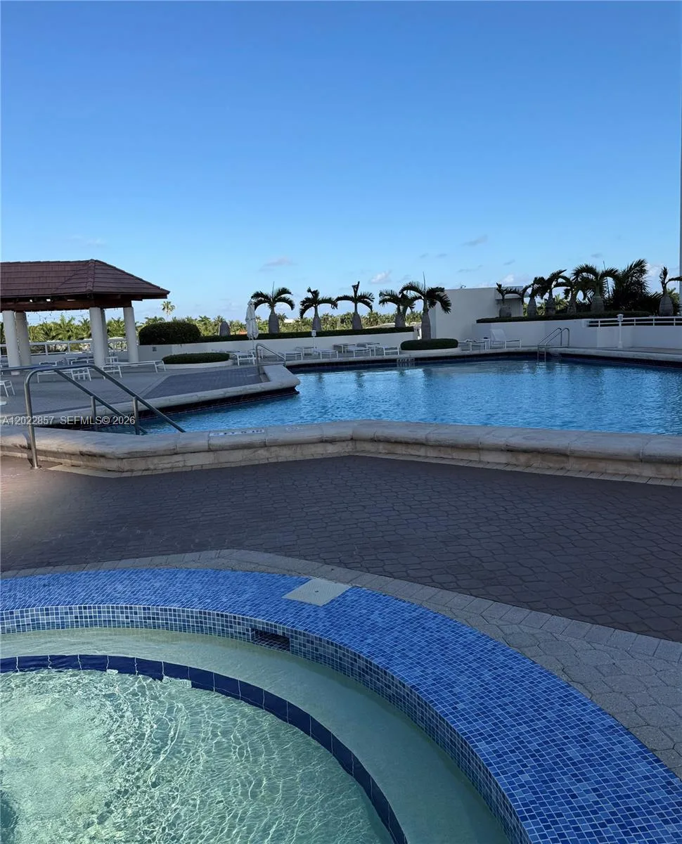 20185 E Country Club Dr # 1104, Aventura, FL 33180