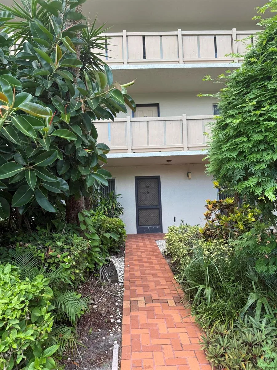 6585 KENSINGTON Lane # 102, Delray Beach, FL 33446
