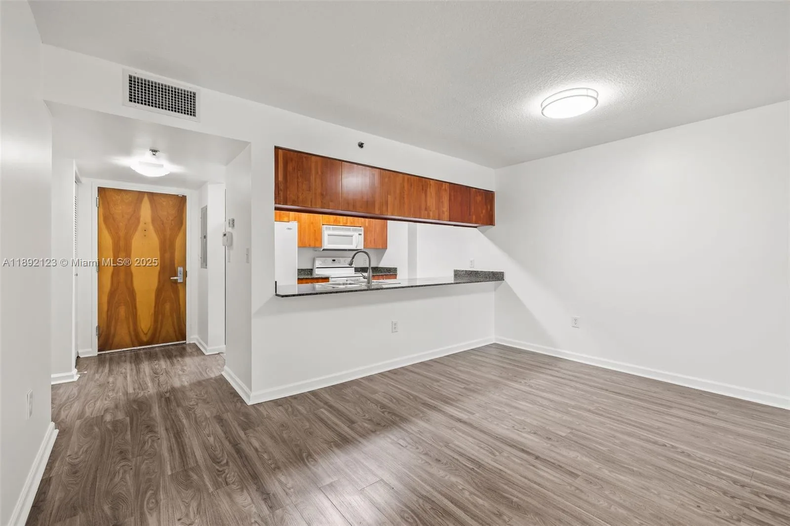 1200 Brickell Bay Dr # 3206, Miami, FL 33131 photo 11