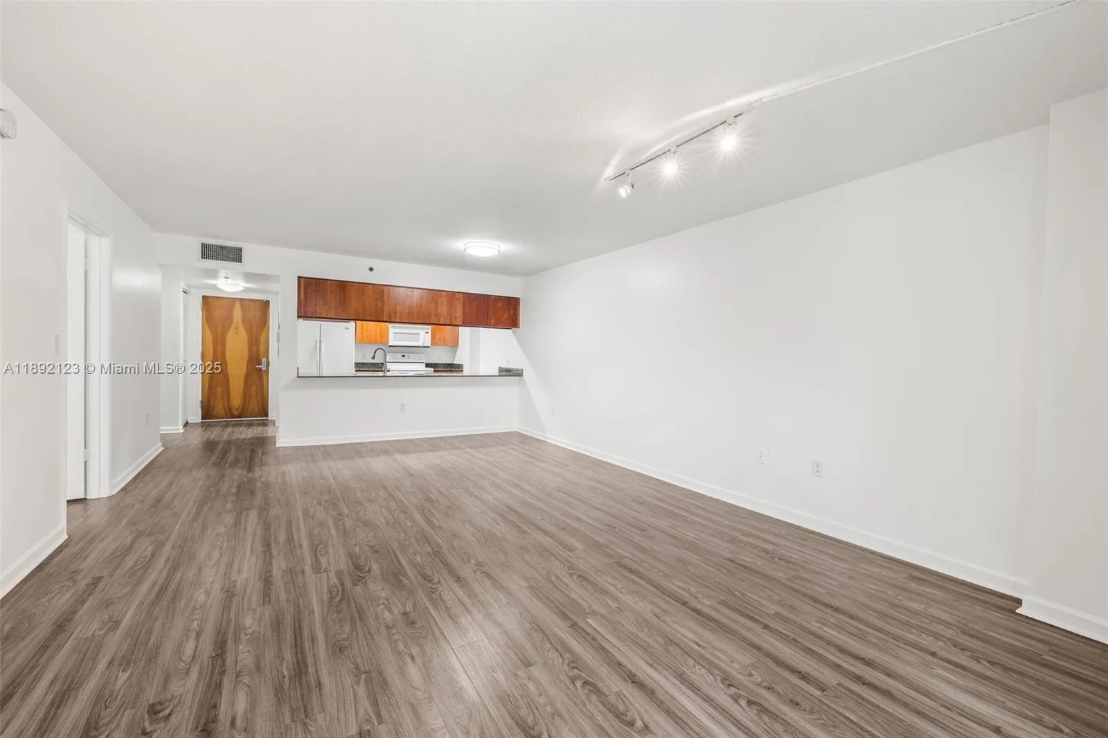 1200 Brickell Bay Dr # 3206, Miami, FL 33131 photo 12