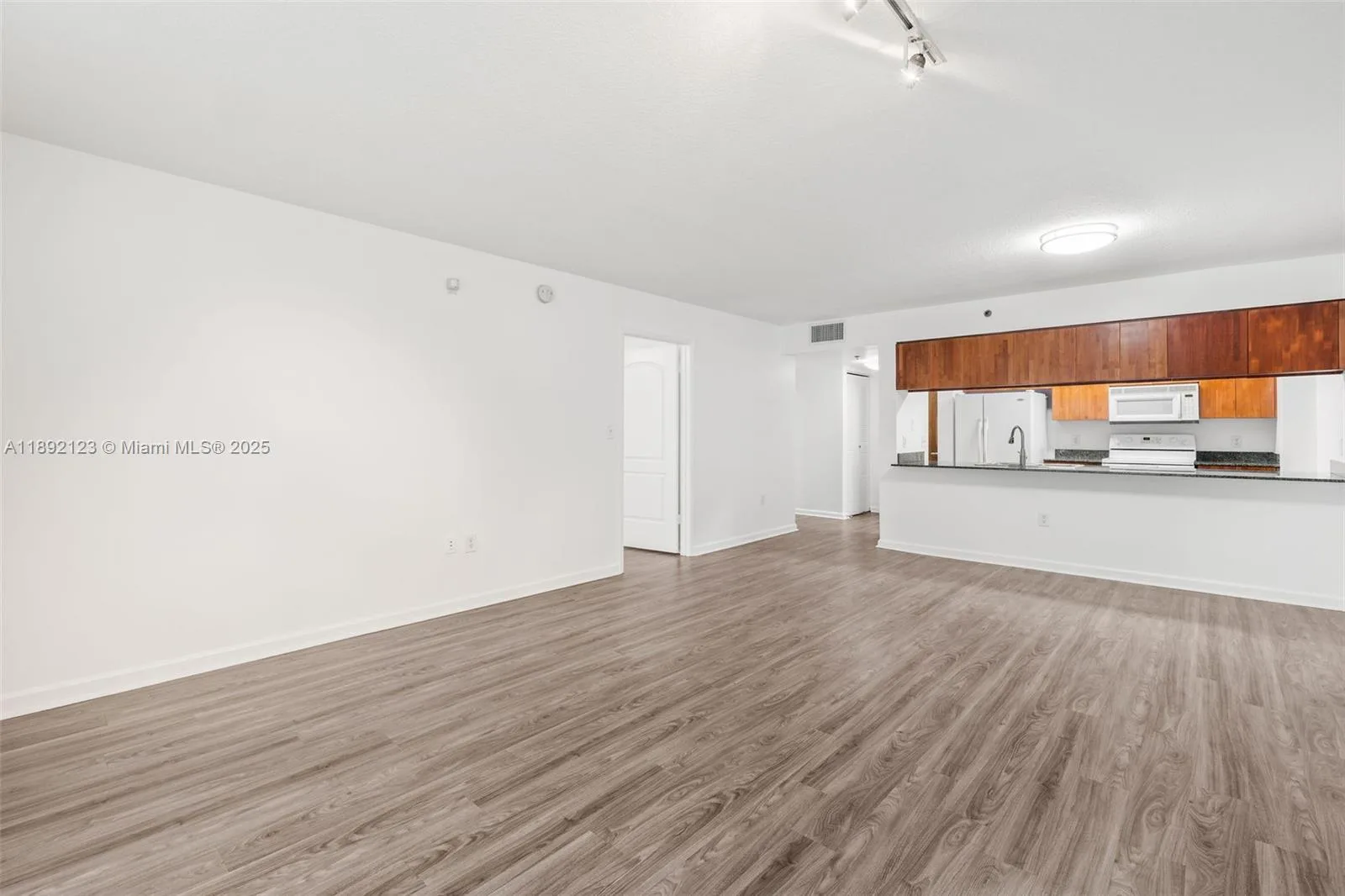 1200 Brickell Bay Dr # 3206, Miami, FL 33131 photo 13