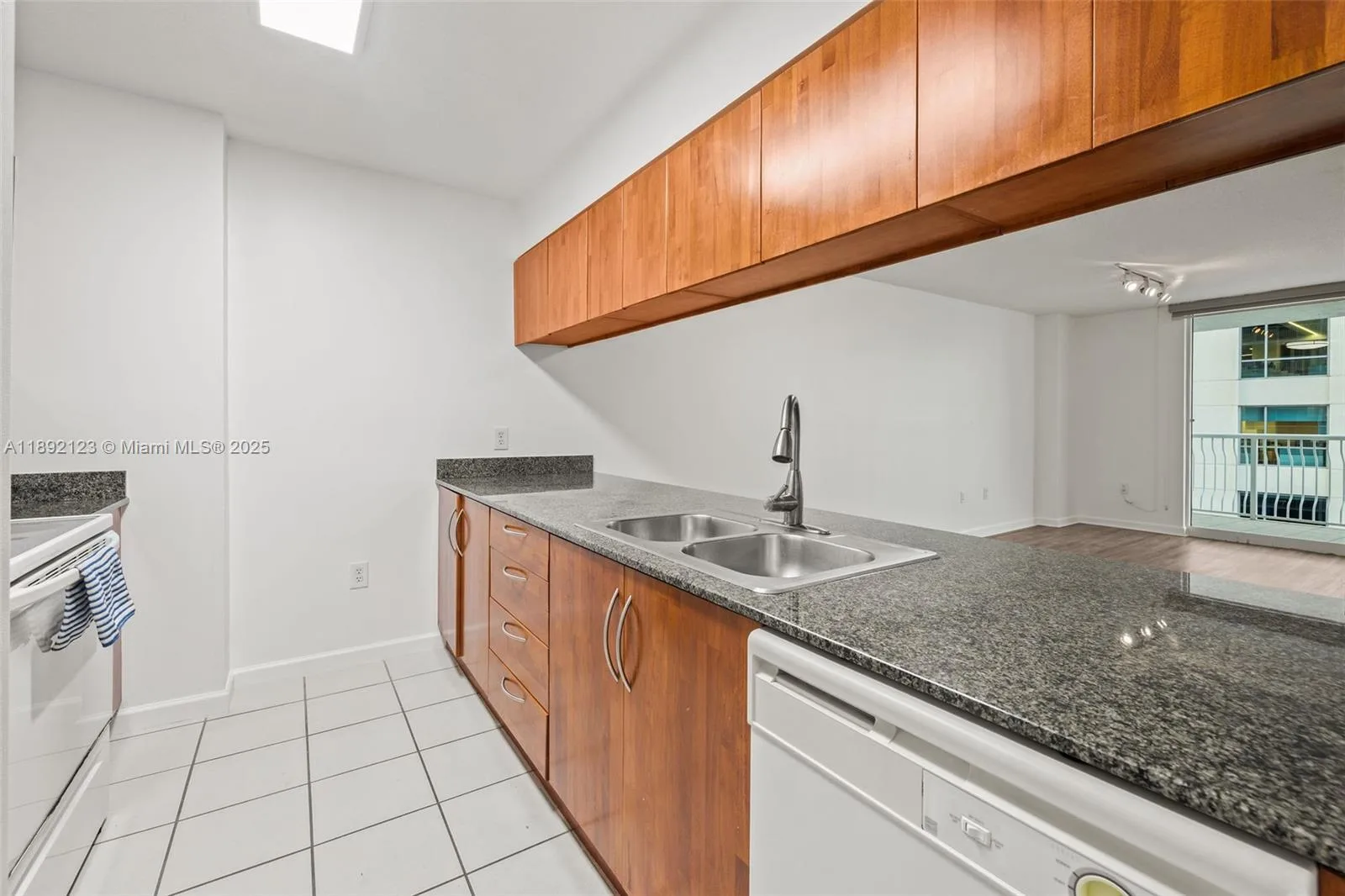 1200 Brickell Bay Dr # 3206, Miami, FL 33131 photo 4