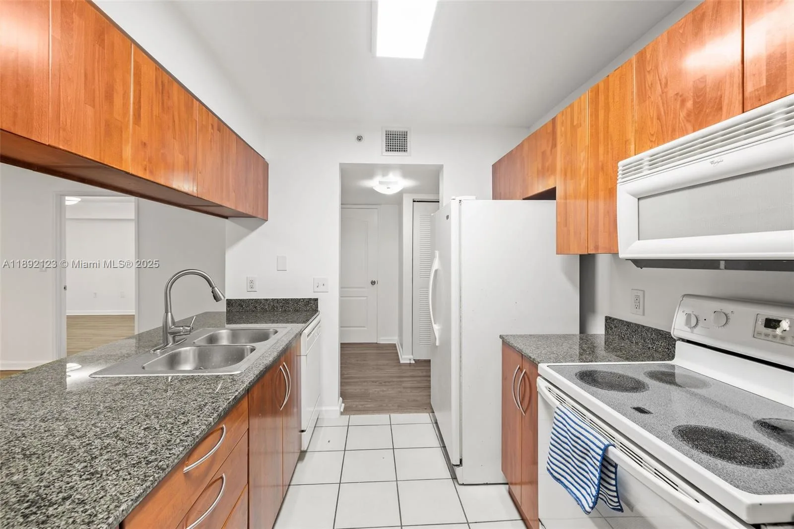 1200 Brickell Bay Dr # 3206, Miami, FL 33131 photo 6